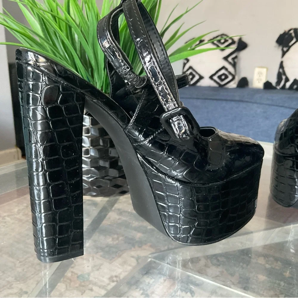 Steve Madden shiny patent